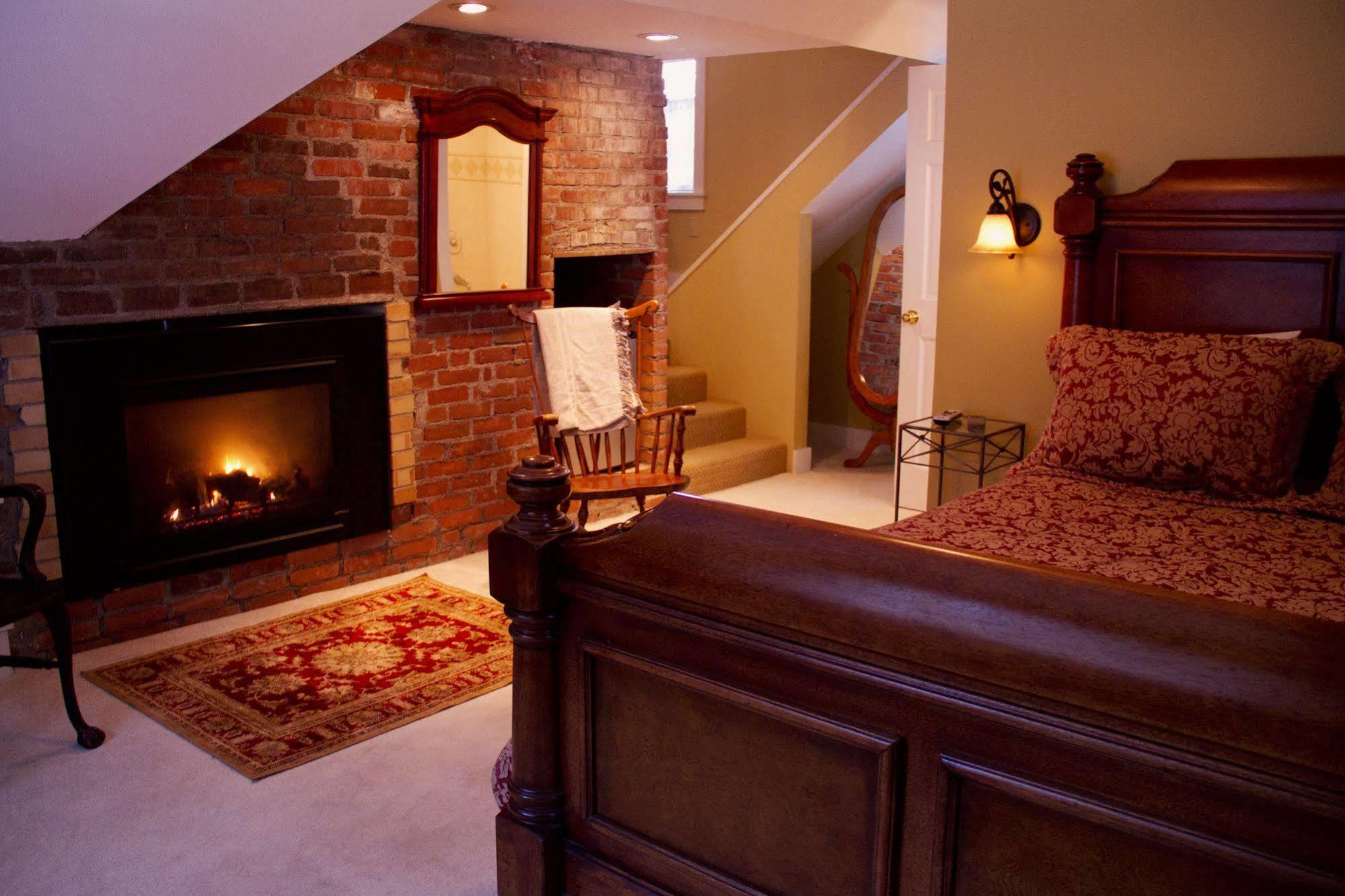 Inn At Baldwin Creek & Mary'S Restaurant Bristol Екстер'єр фото